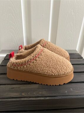CCOCCI Borg Tan Platform Sherpa Slippers/Slides Sz 7.5 EUC